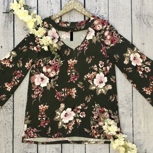 Green floral bell sleeve choker top